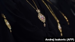 Postupak izbora novog patrijarha propisan je Ustavom Srpske pravoslavne crkve.