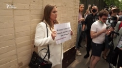 В автозак за надпись на футболке В автозак за надпись на футболке