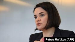 Светлана Тихановская дар хориҷ аз Белорус зиндагӣ мекунад.