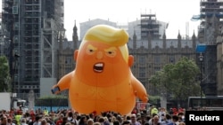 У Лондоні запустили надувного Трампа