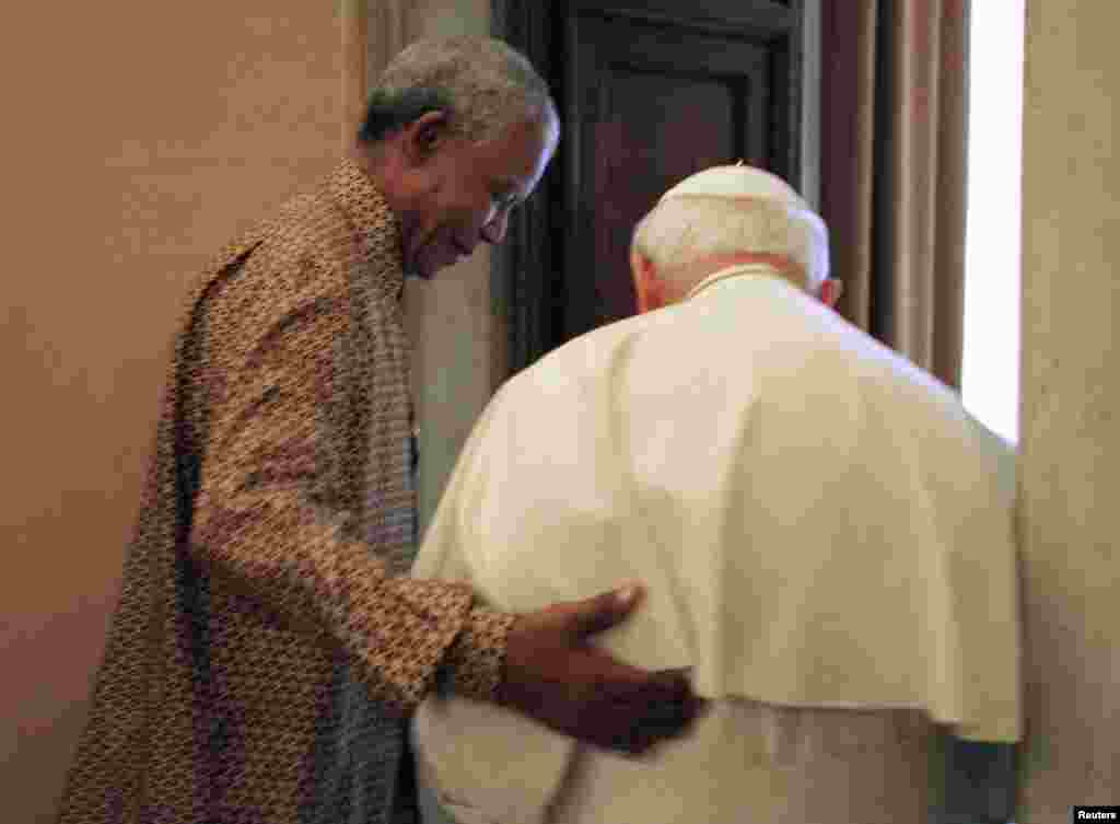 Nelson Mandela i Ivan Pavao II, Vatikan, 18. juni 1998.