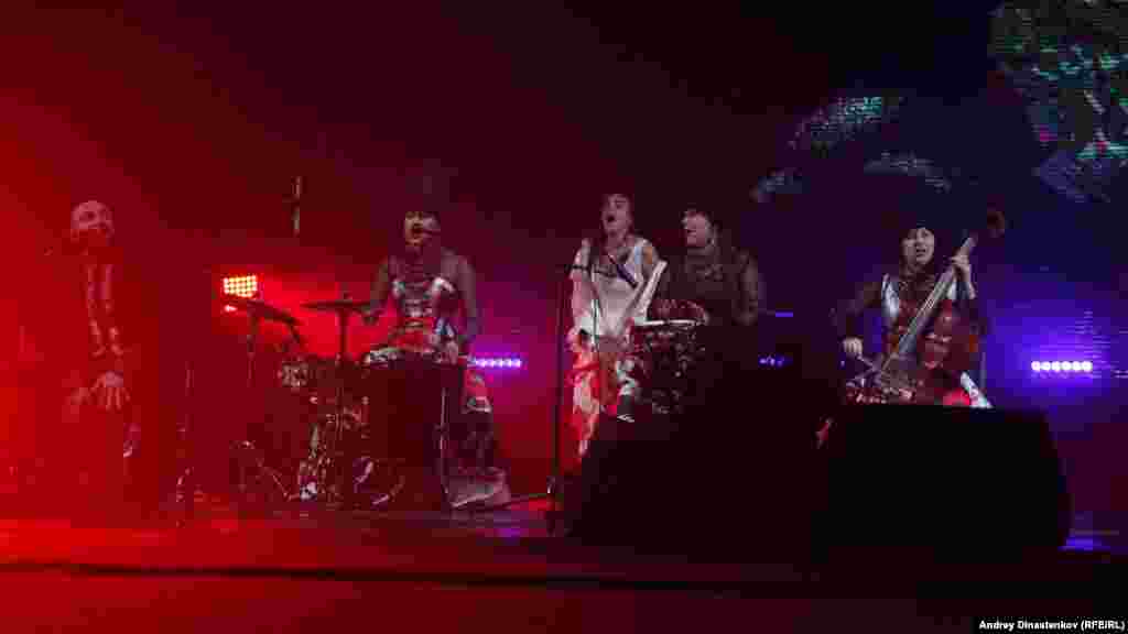 Джамала исполнила песню совместно с украинской группой «ДахаБраха»