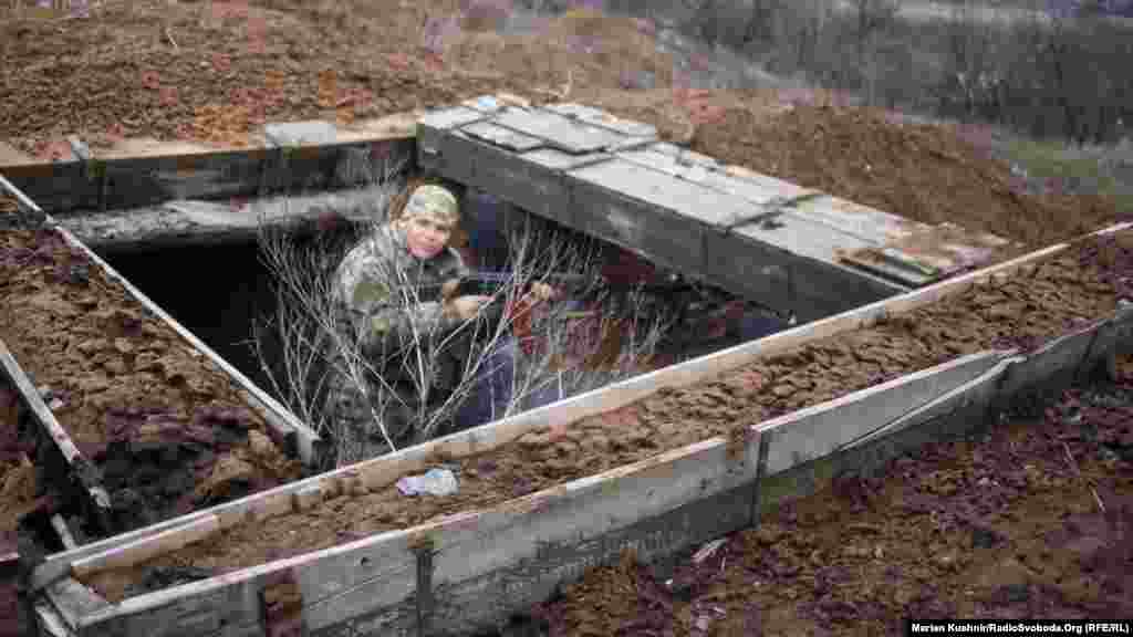 Украинские солдаты профессионально закрепились на позициях и качественно обустроили окопы. Говоря по-армейски, «глубоко вкопались». 