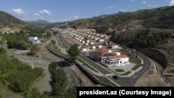 ახალაშენებული სოფელი აზერბაიჯანის ლაჩინის რეგიონში. გადაღებული 2025 წლის მაისში
