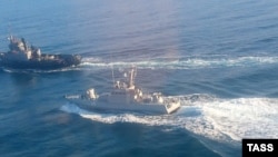 Під час захоплення російськими силовиками українських кораблів троє моряків зазнали поранень