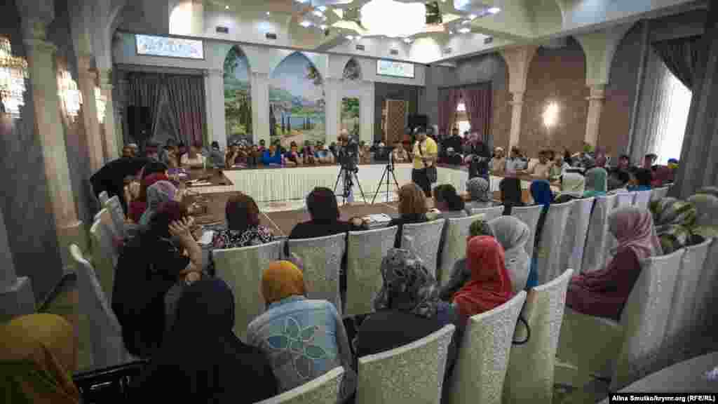 Участники собрания решили отныне проводить свои собрания в разных регионах Крыма, чтобы активисты на местах принимали участие в деятельности объединения и лучше узнавали о нем