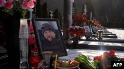 Grobovi palih ruskih vojnika u Istri, Rusija. Ako ruski vojnik pogine u borbi, državna kompenzacija za udovicu i porodicu može biti do 60.000 dolara plus porodična penzija. (arhivska fotografija)