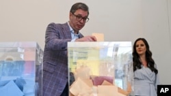 Aleksandar Vučić sa suprugom na jednim od proteklih izbora, fotografija iz arhive