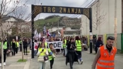 'Mnogo sam srećna što nam je čaršija puna': Studentski protest u Novom Pazaru 'Mnogo sam srećna što nam je čaršija puna': Studentski protest u Novom Pazaru