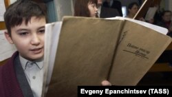 Свидетели Иеговы на воскресном конгрессе (молебен)