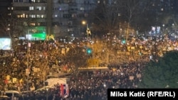 სერბეთი, ნოვი სადი. დემონსტრანტებმა 24 საათით გადაკეტეს თავისუფლების ხიდი. 1 თებერვალი, 2025 წელი