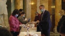 Maska i rukavice obavezni u Skupštini Srbije Maska i rukavice obavezni u Skupštini Srbije