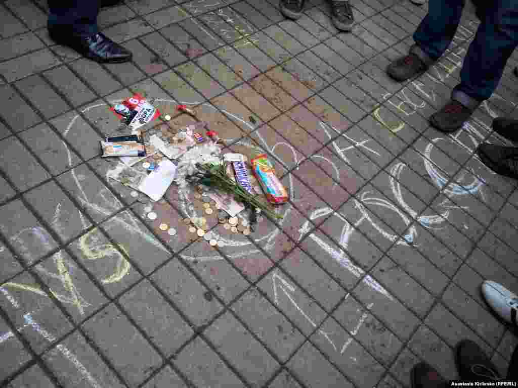 "Общак "за демократическую Россию". Деньги пойдут на покупку продуктов для ночующих