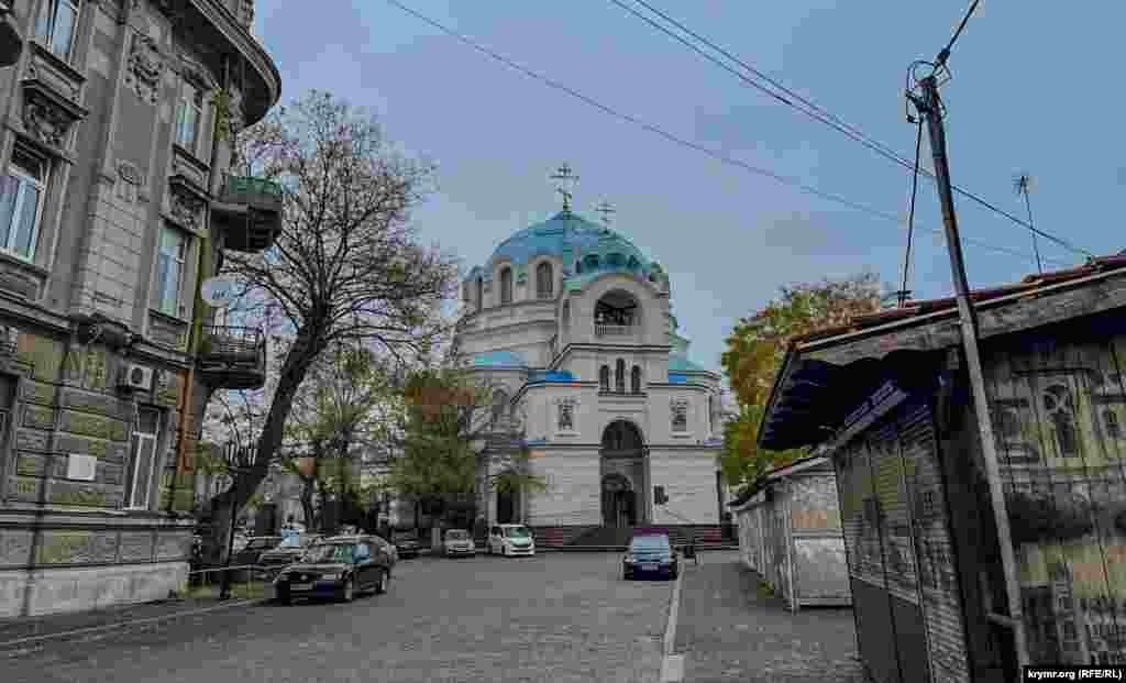 Главный действующий культовый объект Крымской митрополии Русской православной церкви в городе – Свято-Николаевский собор