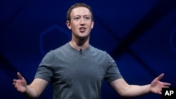 Facebook, WhatsApp și Instagram au reînceput să funcționeze la nivel global după o cădere tehnică de circa 6 ore. Mark Zuckerberg a cerut scuze celor 2,7 miliarde de utilizatori. Twitter, compania concurentă, a salutat „literalmente” pe toată lumea.
