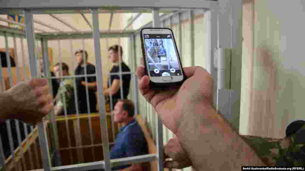 Печерський районного суду Києва обрав запобіжний західу вигляді тримання під вартою для колишнього депутата Верховної Ради, екс-лідера парламентської фракції Партії регіонів Олександра Єфремова. Підозрюваного арештували на два місяці. Київ, 1 серпня 2016 року БІЛЬШЕ ПРО ЦЕ