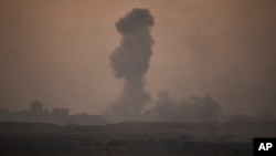 Дым после израильского удара по сектору Газа, 15 сентября 2025 года
