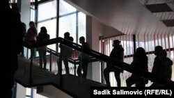 Građani Srebrenice prilikom glasanja na izborima 15. novembra 2020. 