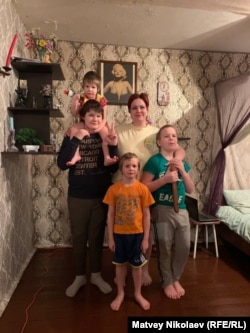 Ирина Дмитриева с детьми