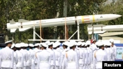 Iran je na pardi pokazuje najnoviju raketnu tehnologiju za Nacionalni dan vojske, 17. april 2024.