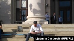 Boško Obradović ispred Skupštine Srbije, 10.maj