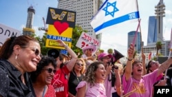 Ликование на Площади Заложников в Тель-Авиве после объявления о достижении соглашения о прекращении огня в секторе Газа. 9 октября 2025 года