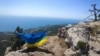 Підняття українського прапора на горі Шаан-Кая біля Алупки, Крим. Акція руху спротиву «Жовта Стрічка» (ілюстративне фото)