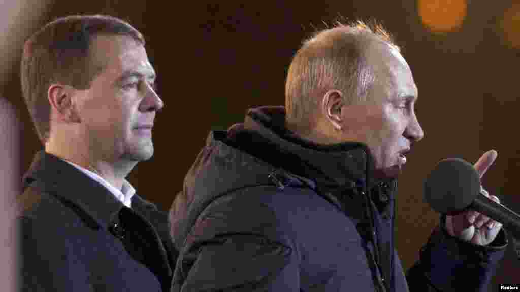 Vladimir Putin i Dmitry Medvedev, Moskva, 04.03.2012. Foto: Reuters / Thomas Peter