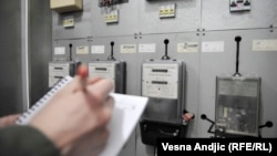 "Današnjim sporazumom, Elektrosever, kompanija u vlasništvu Srbije osnovana na Kosovu i prema kosovskom zakonu, počeće da snabdeva strujom potrošače u četiri opštine sa većinskim srpskim stanovništvom na severu", navode iz EEAS.