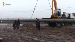 Подорванные электросети в Чаплинке начали ремонтировать (видео) Подорванные электросети в Чаплинке начали ремонтировать (видео)