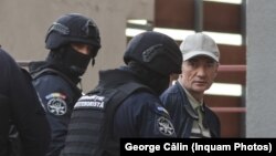 Fostul director adjunct al spionajului din R. Moldova, Alexandru Balan, adus la București de ofițerii Direcției de Investigare a Infracțiunilor de Criminalitate Organizată și Terorism