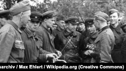 Зустріч представників вермахту та Червоної армії після вторгнення німецьких та радянських військ у Польщу. Брест, 20 вересня 1939 року