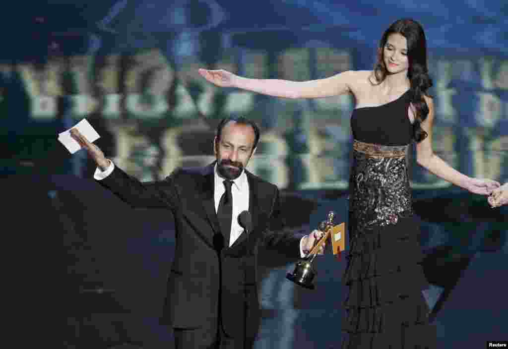 Asghar Farhadi, redatelj iranskog filma "A Separation" dobio je Oscara za najbolji strani film, 26.02.2012. Foto: Reuters / Gary Hershorn