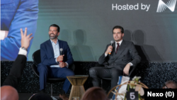 Доналд Тръмп-младши (вляво) и съсобственикът на Nexo Антони Тренчев