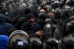 ხელისუფლება ძალის გამოყენებით შლის ანტისამთავრობო აქციას თბილისში. 18 ნოემბერი, 2019.