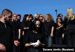 Кадър от митинга в Нови Сад по повод годишнината от срутването на козирката на жп гарата в града, 1 ноември 2025 г.