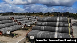 Cijevi za Sjeverni tok 2 u luci u Njemačkoj