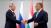 Президент Росії Володимир Путін (ліворуч) під час зустрічі із прем'єр-міністром Угорщини Віктором Орбаном. Будапешт, серпень 2017 року