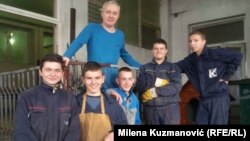 Budući mašinbravari akciju sprovode i uz pomoć profesora, a zahvaljujući ljudima koji su u tu svrhu donirali materijal i novac