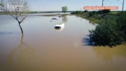 Blato uništava ono što poplave nisu mogle: 20.000 ugroženih u Rumuniji  Blato uništava ono što poplave nisu mogle: 20.000 ugroženih u Rumuniji