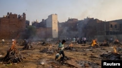 U Indiji lomače s tijelima na otvorenom