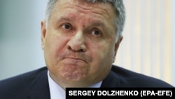 Ukrajinski ministar unutrašnjih poslova priznao je vezu s liderstvom Nacionalnog korpusa i Nacionalne milicije, ali kaže da ne podržava njihovu ideologiju i njihove aktivnosti