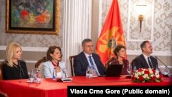 Ministar Radunović sa sardanicima, na konfereciji na kojoj je iznio predlog o referendumu