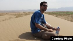 سیاوش غفوری آذر که به همراه همسرش سارا ممانی از کشتهشدگان پرواز ۷۵۲ بود.