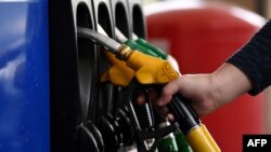 Ako trgovačka cijena sirove nafte padne ispod 60 dolara po barelu, granica biti smanjena dok ne bude pet posto niža od tržišne (Ilustrativna fotografija)