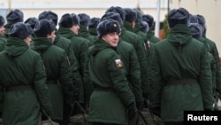 Ruske vlasti su takođe vršile pritisak na regrute – koji po zakonu ne smeju biti poslati u borbe – da potpišu ugovore za profesionalnu vojnu službu. Fotografija 16. novembar 2024.