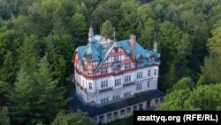 ფართობი: ტერიტორია: 9,280 კვადრატული მეტრი, შენობა: 1,015 კვადრატული მეტრი