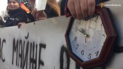 «Час майже вийшов, тисни!»– громадськість тисне на владу під Радою «Час майже вийшов, тисни!»– громадськість тисне на владу під Радою