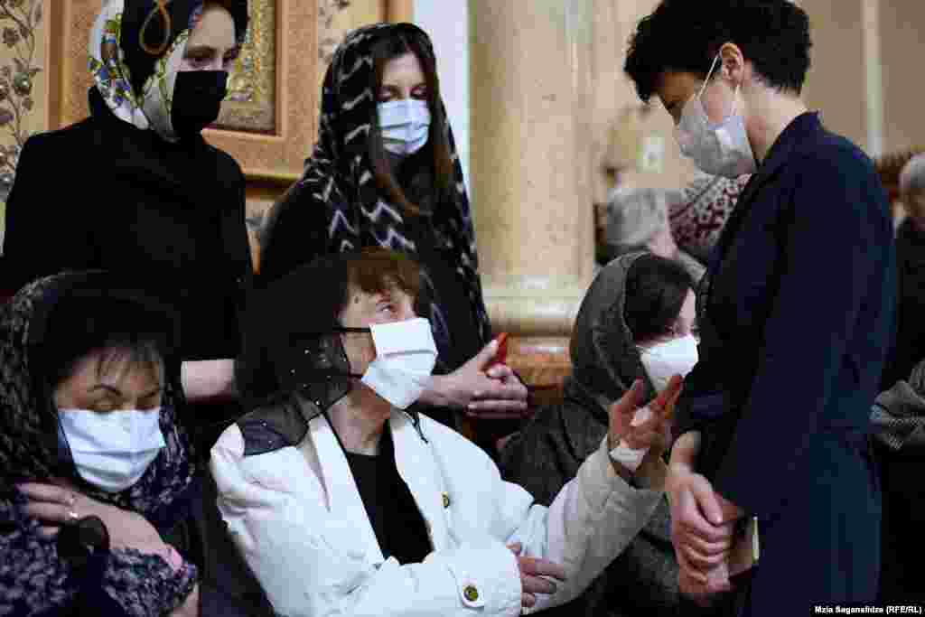 საქართველოს კულტურის, სპორტისა და ახალგაზრდობის საქმეთა მინისტრი თეა წულუკიანი უსამძიმრებს მწერლის მეუღლეს.&nbsp;