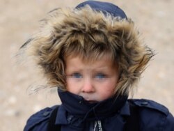 Pedesetak djece čiji su roditelji iz BiH i dalje je u dva kampa u Siriji. Jedan od njih je i dječak s fotografije koji je u kampu Roj s majkom i troje braće i sestara.